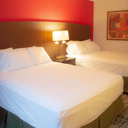 Baymont By Wyndham Ferndale/Royal Oak Hotel Екстериор снимка