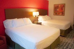 Baymont By Wyndham Ferndale/Royal Oak Hotel Стая снимка