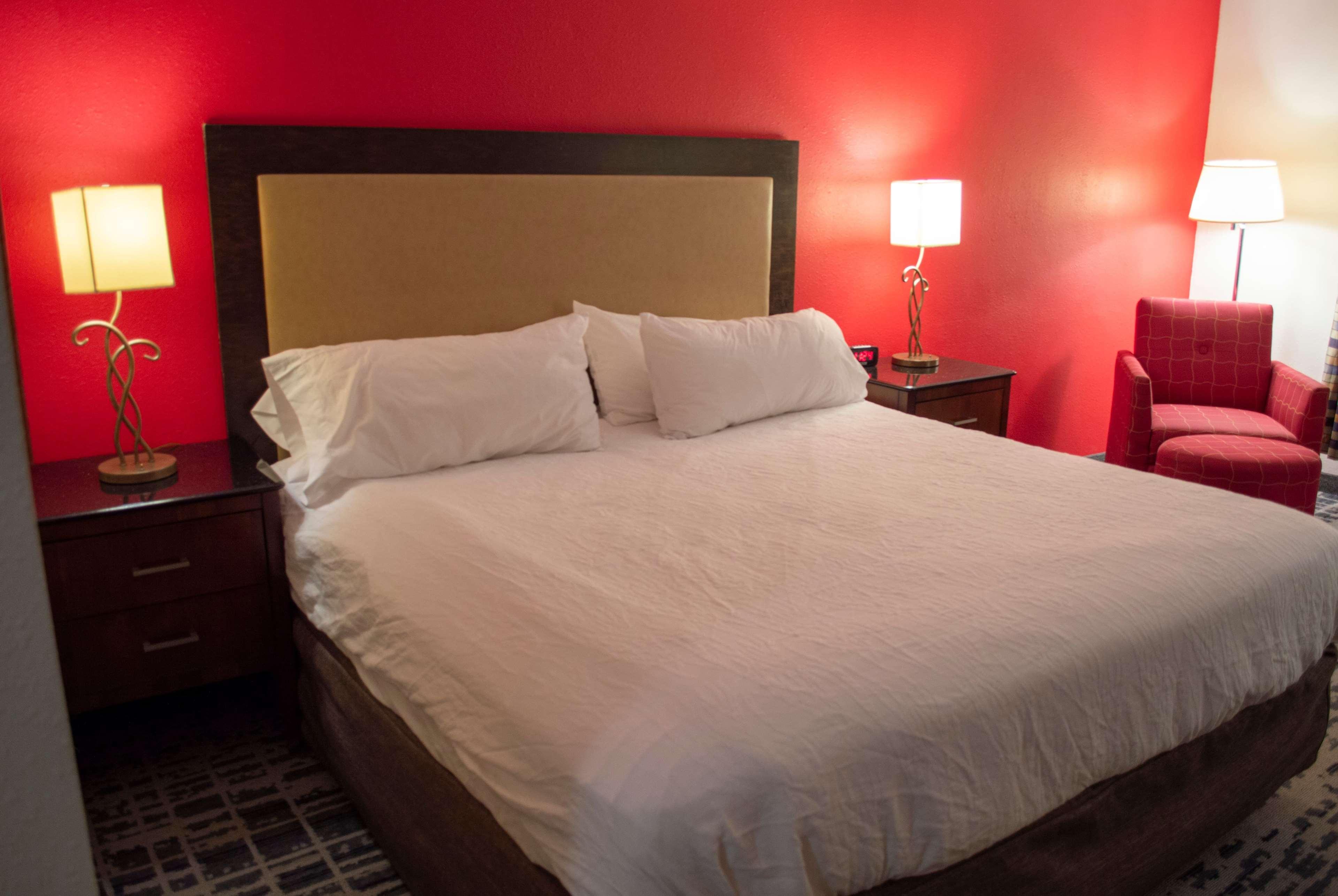 Baymont By Wyndham Ferndale/Royal Oak Hotel Екстериор снимка