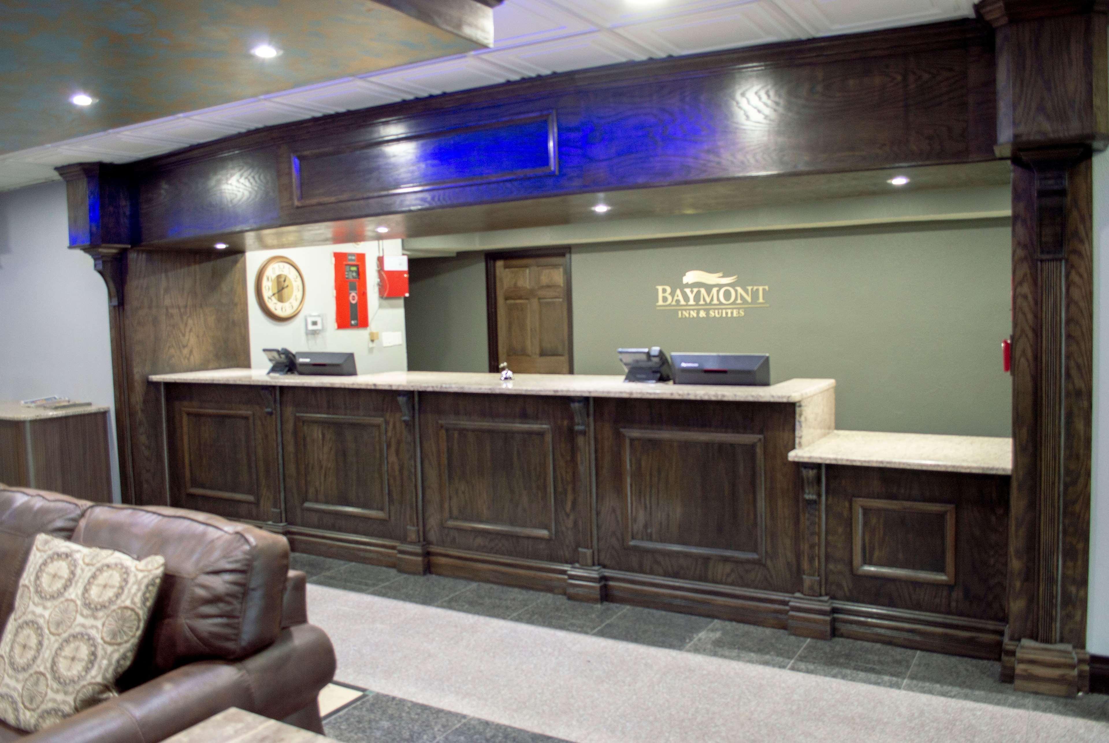Baymont By Wyndham Ferndale/Royal Oak Hotel Екстериор снимка