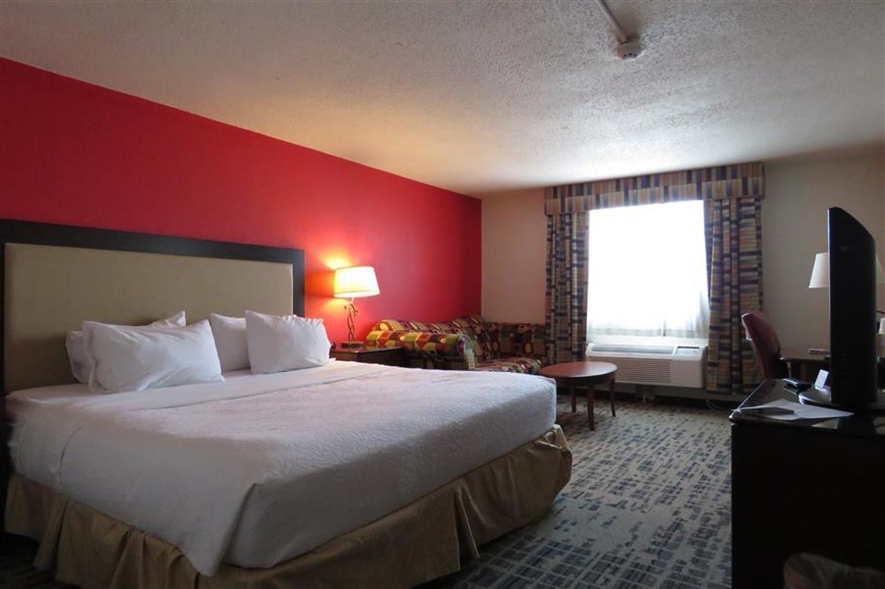 Baymont By Wyndham Ferndale/Royal Oak Hotel Екстериор снимка