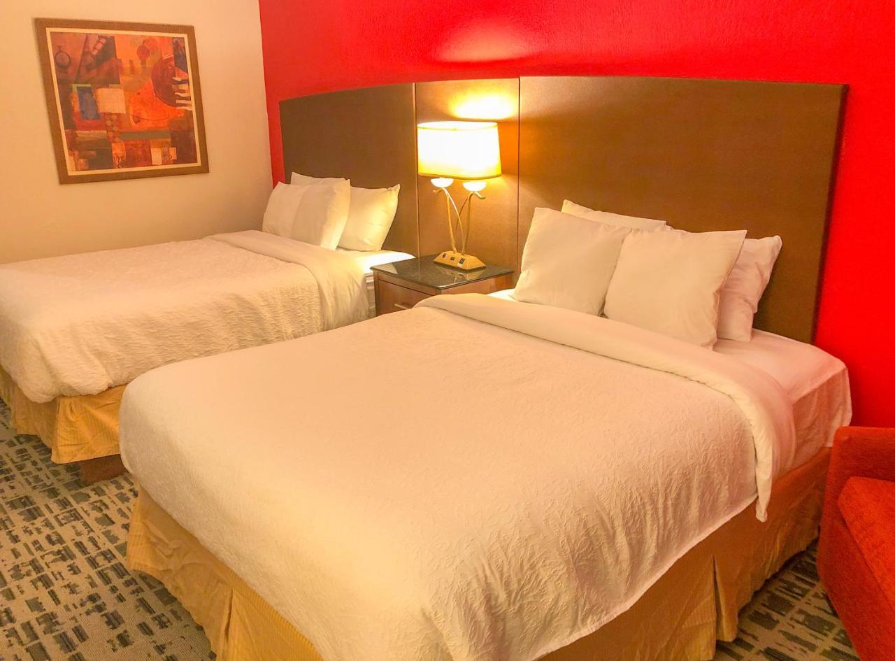 Baymont By Wyndham Ferndale/Royal Oak Hotel Екстериор снимка