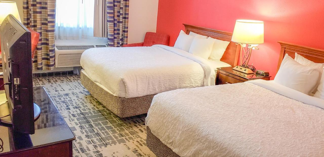Baymont By Wyndham Ferndale/Royal Oak Hotel Екстериор снимка